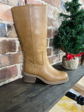 Load image into Gallery viewer, The Brown Rustic Wanderer Boots