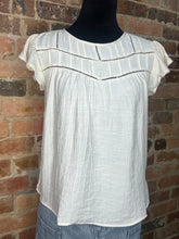 Load image into Gallery viewer, Simply Sweet Cream Blouse

